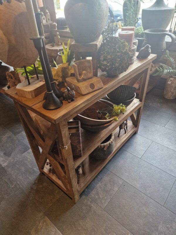 brede tafel met kruis