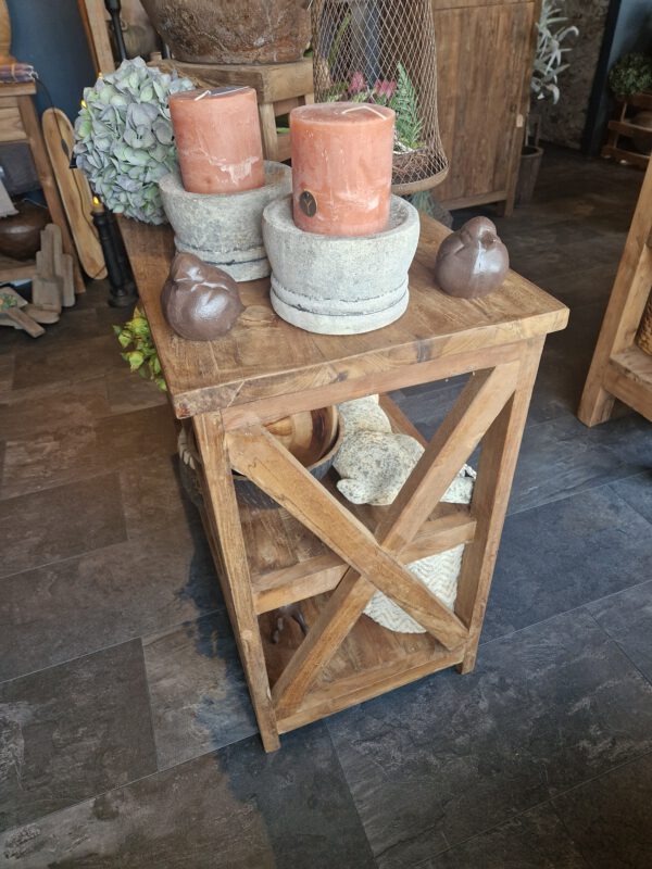 brede tafel met kruis