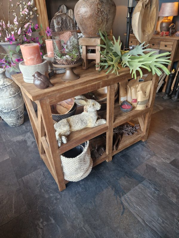 brede tafel met kruis